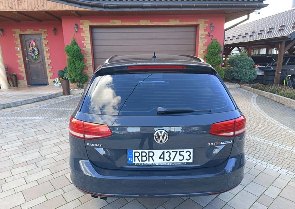 Volkswagen Passat cena 63500 przebieg: 188000, rok produkcji 2015 z Działoszyn małe 704